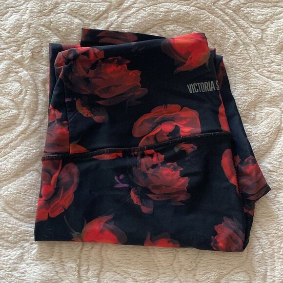 Victoria’s Secret sport leggings Black red floral print. Like new size medium. - Picture 10 of 10